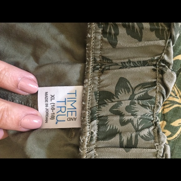 Shorts - Picture 3 of 3